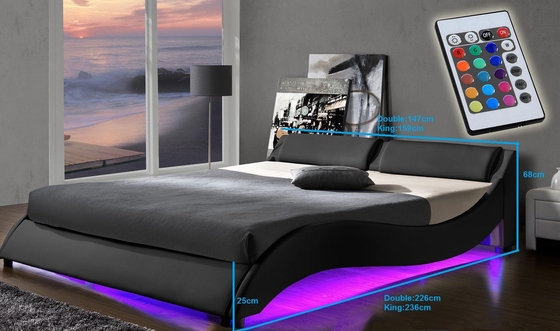 A cama do rei Size Soft Upholstered molda a forma de couro sintética da curva do plutônio com cabeceira do diodo emissor de luz