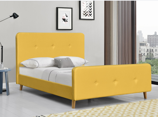 Cama de plataforma estofada e estofada amarela king size casual procurando quarto