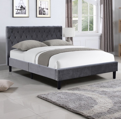 O tamanho Grey Upholstered Bed Frame With da rainha adornou a cabeceira dos botões