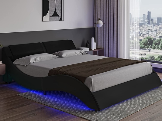 A cama estofada vem em 16 cores para escolher e é projetada para funcionar para todos.