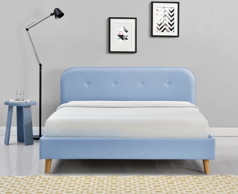 Pés de madeira da cama estofada crianças